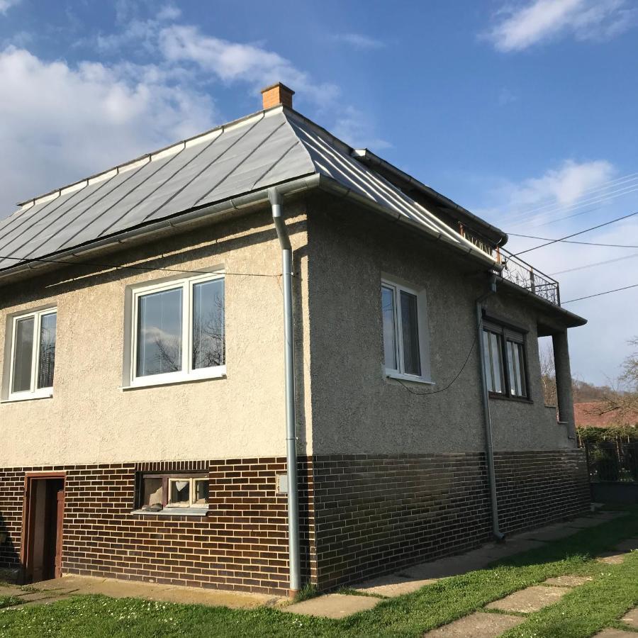 Cenovo výhodné ubytovanie v tichej štvrti Snina Exterior foto