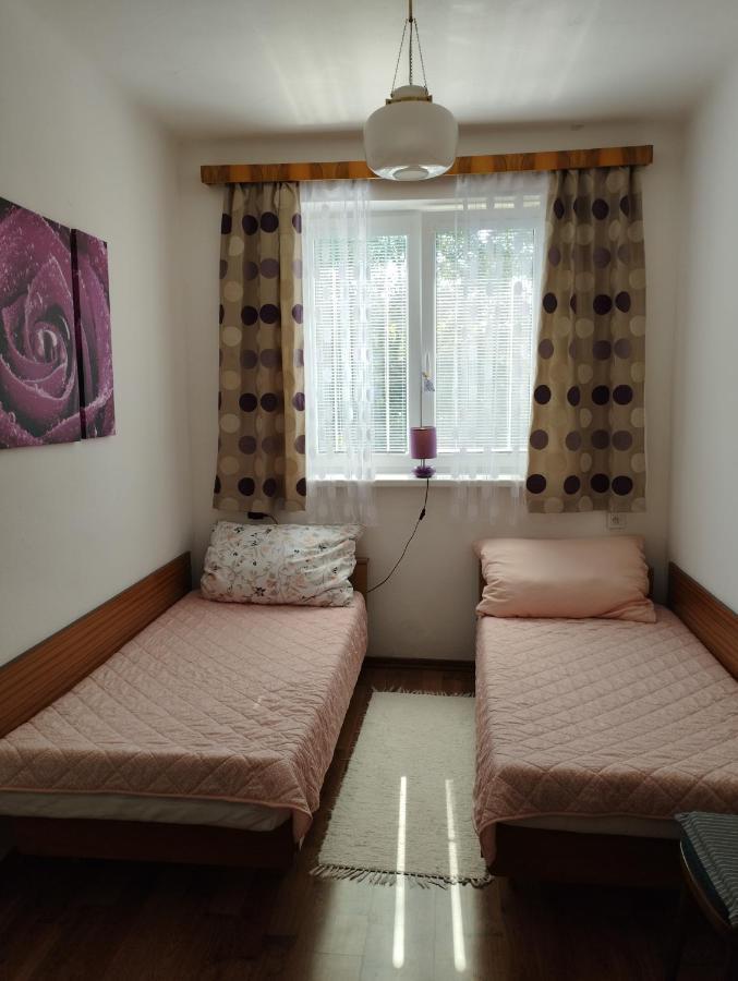 Cenovo výhodné ubytovanie v tichej štvrti Snina Exterior foto