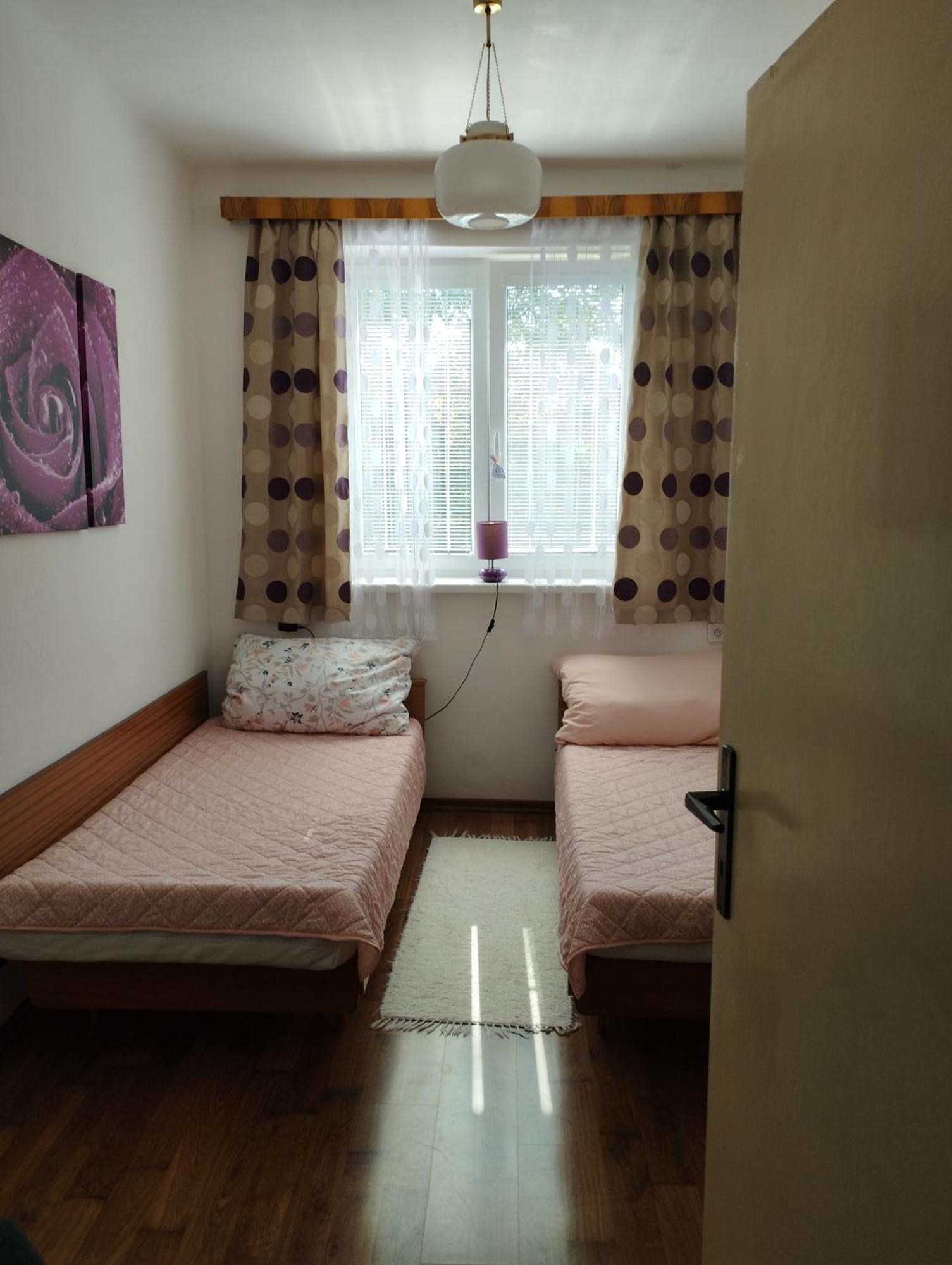 Cenovo výhodné ubytovanie v tichej štvrti Snina Exterior foto