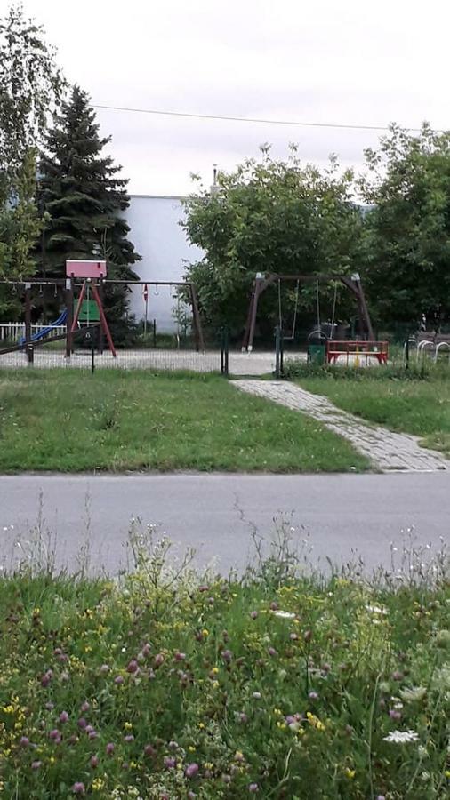 Cenovo výhodné ubytovanie v tichej štvrti Snina Exterior foto
